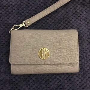 Won this at a fundraiser but won’t use it!